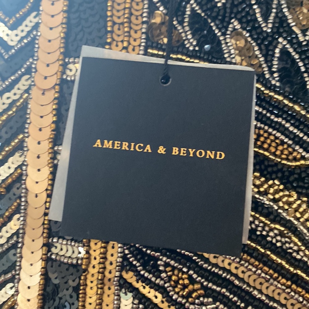 NWT Embellished Black and Gold America & Beyond Shoulder Bag - Picture 5 of 16